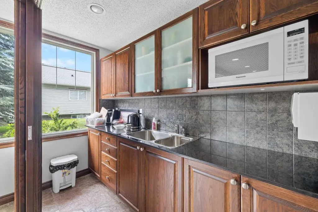 8 Prestwick Pond Terrace SE Calgary AB T2Z 4P3