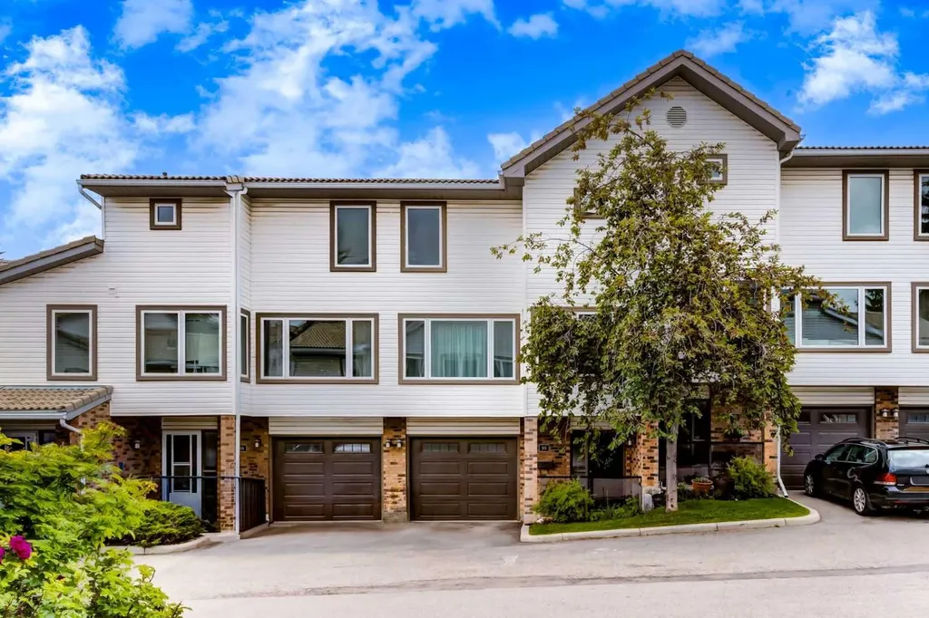 88 Coachway Gardens SW Calgary AB T3H 2V9