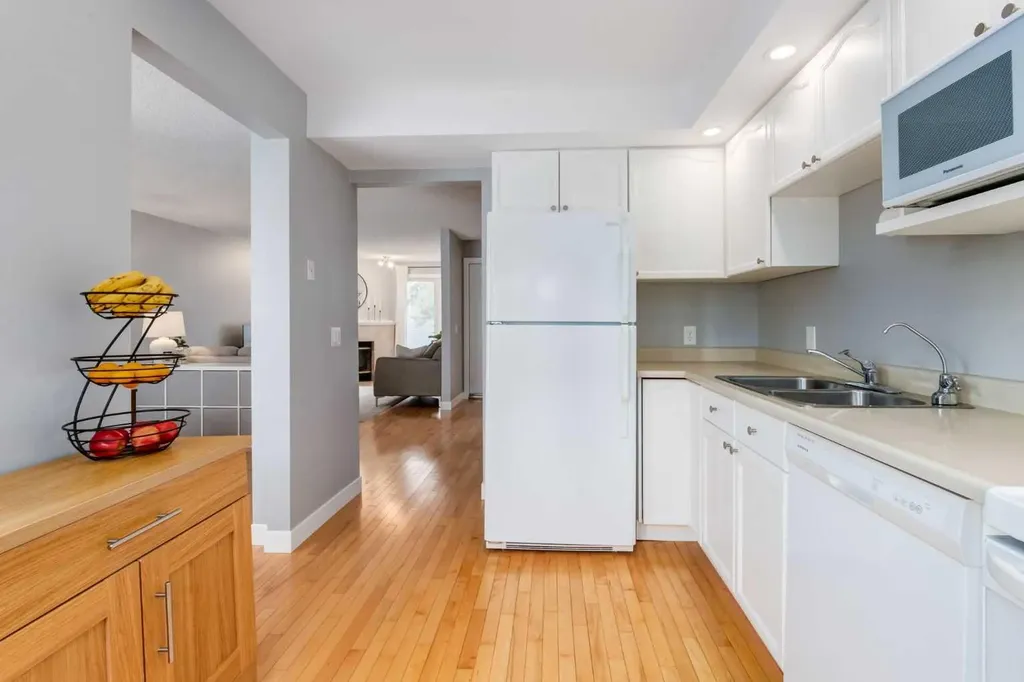88 Coachway Gardens SW Calgary AB T3H 2V9