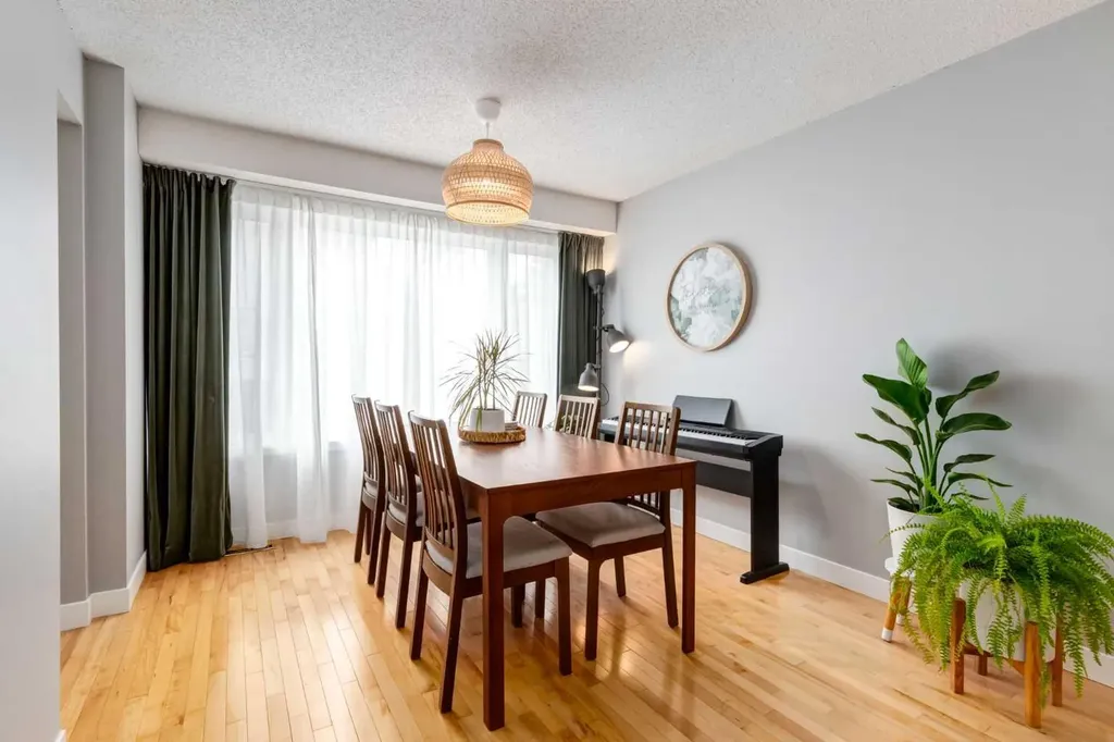 88 Coachway Gardens SW Calgary AB T3H 2V9