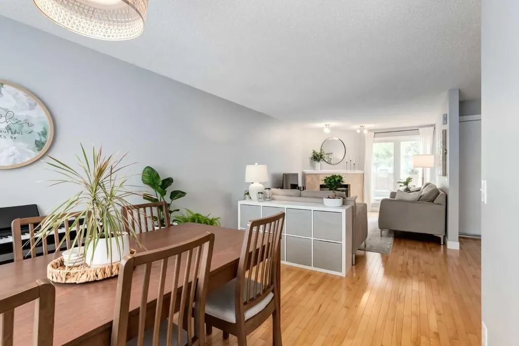 88 Coachway Gardens SW Calgary AB T3H 2V9
