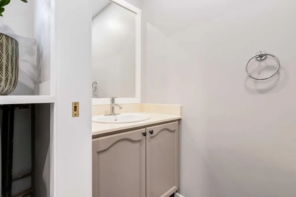 88 Coachway Gardens SW Calgary AB T3H 2V9