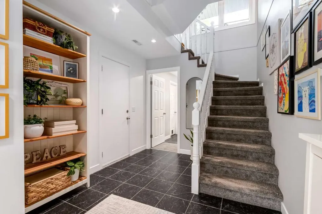 88 Coachway Gardens SW Calgary AB T3H 2V9