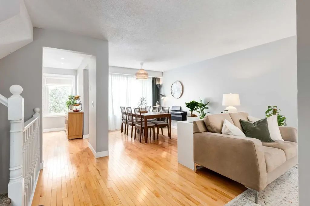 88 Coachway Gardens SW Calgary AB T3H 2V9