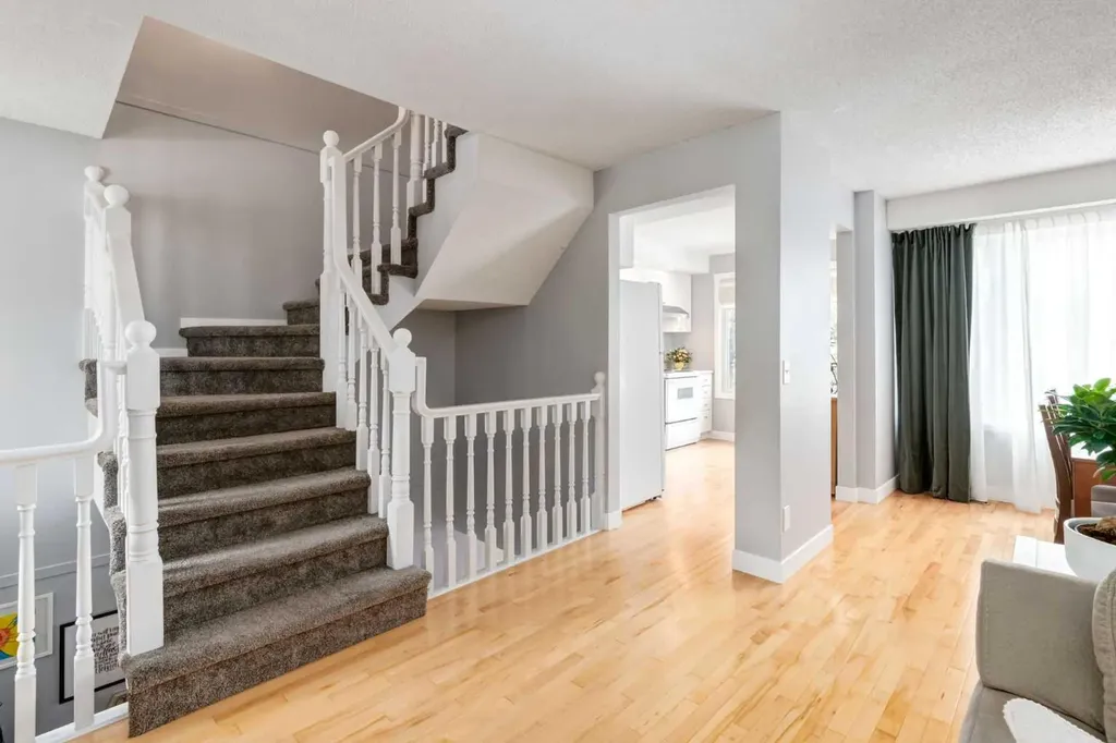 88 Coachway Gardens SW Calgary AB T3H 2V9