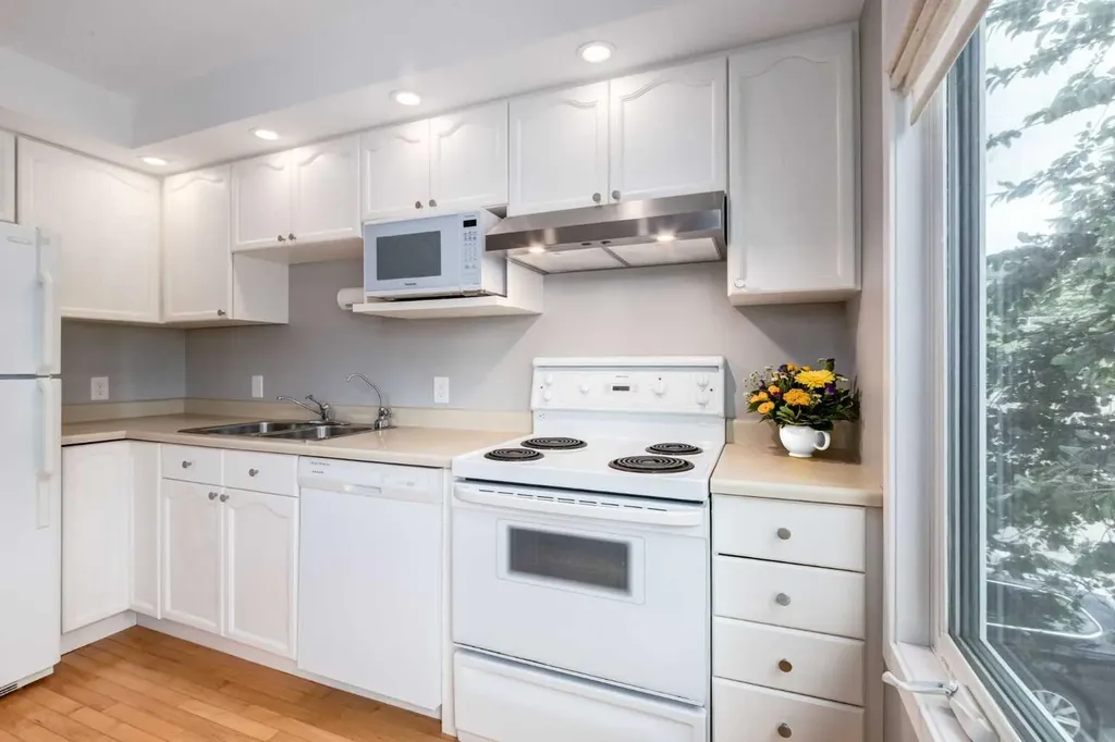 88 Coachway Gardens SW Calgary AB T3H 2V9