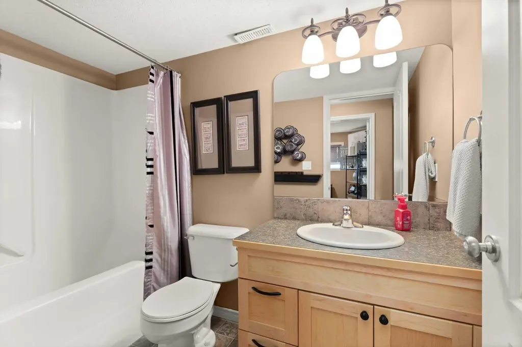 85 Vista Road SE Medicine Hat AB T1B0A3