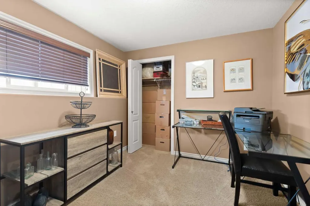 85 Vista Road SE Medicine Hat AB T1B0A3