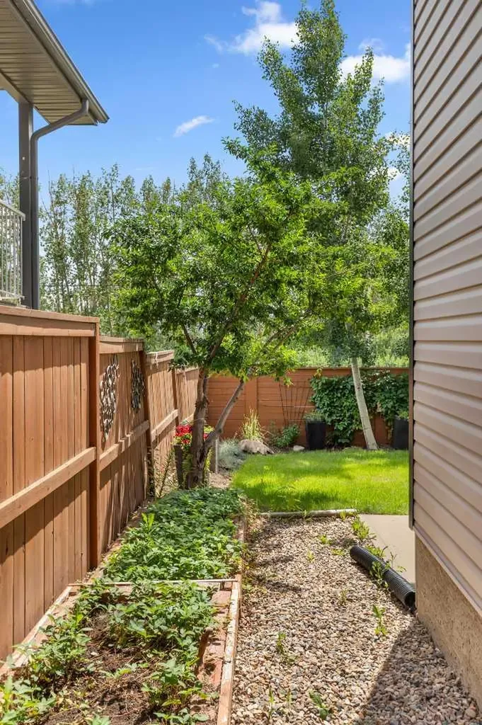 85 Vista Road SE Medicine Hat AB T1B0A3