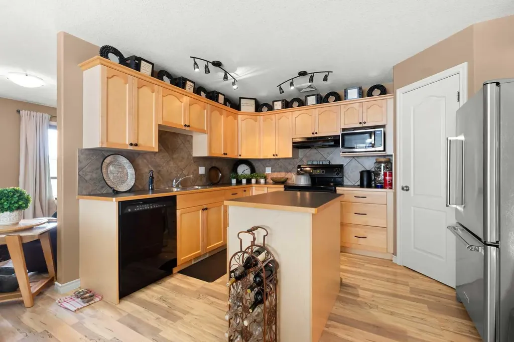 85 Vista Road SE Medicine Hat AB T1B0A3