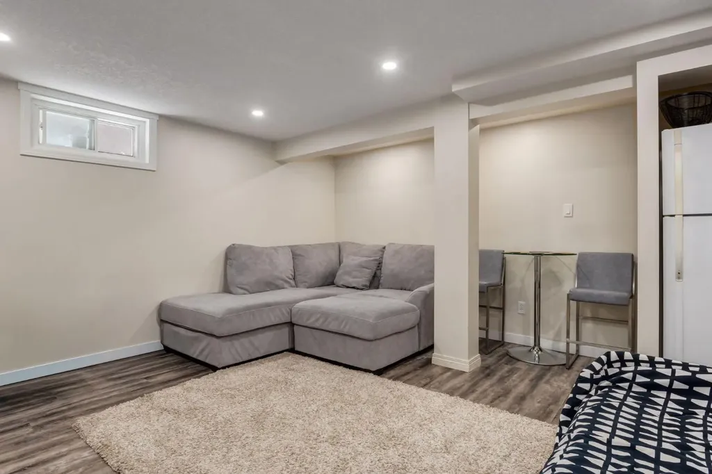 2024 43 Street SE Calgary AB T2B 1H4