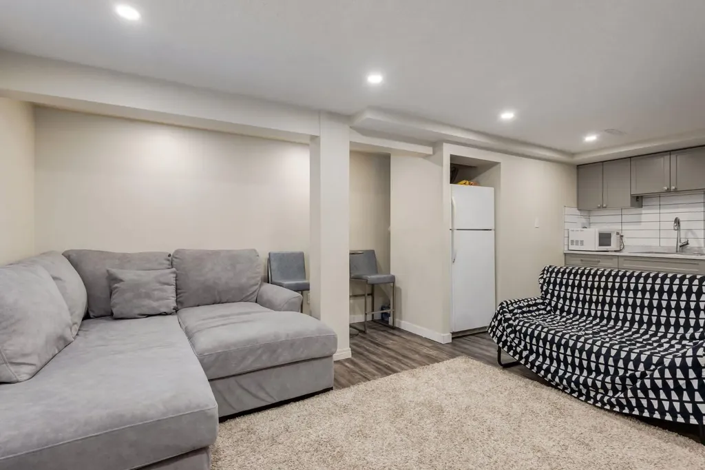 2024 43 Street SE Calgary AB T2B 1H4