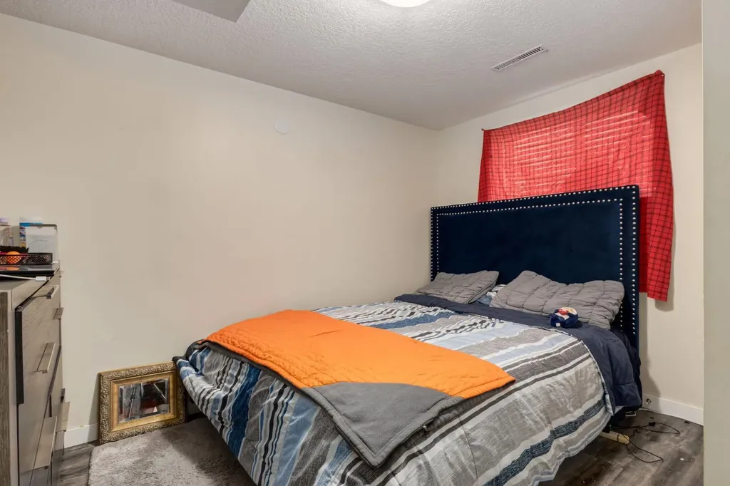 2024 43 Street SE Calgary AB T2B 1H4