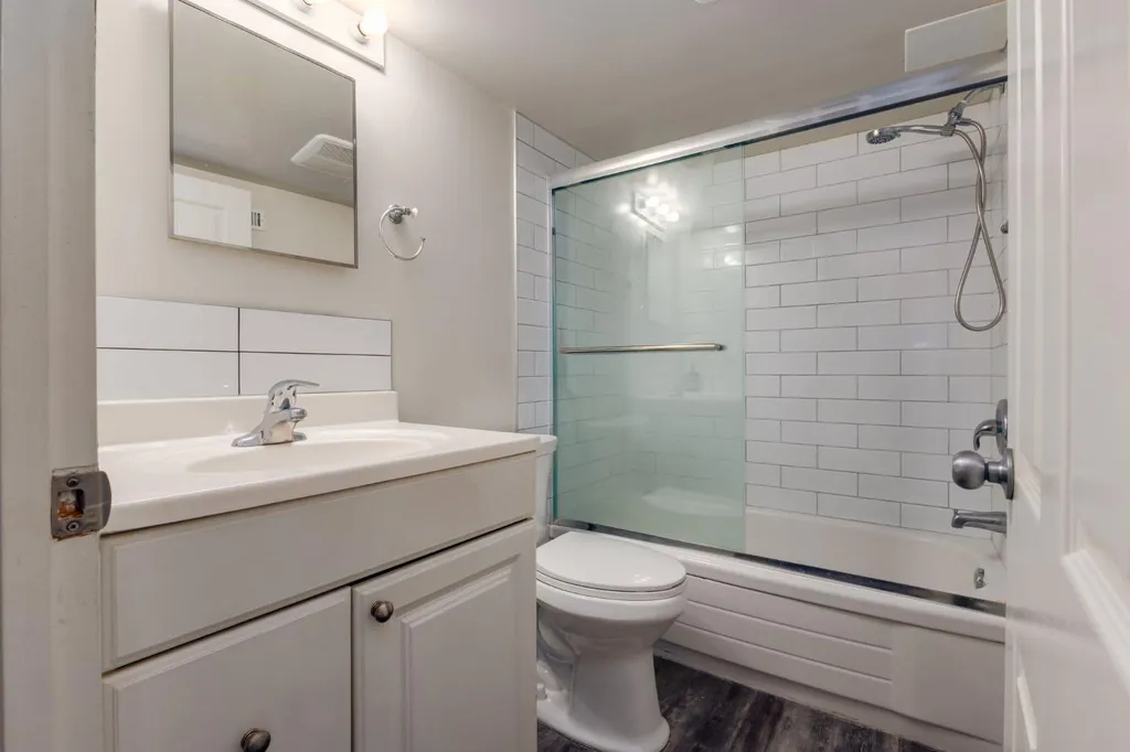 2024 43 Street SE Calgary AB T2B 1H4