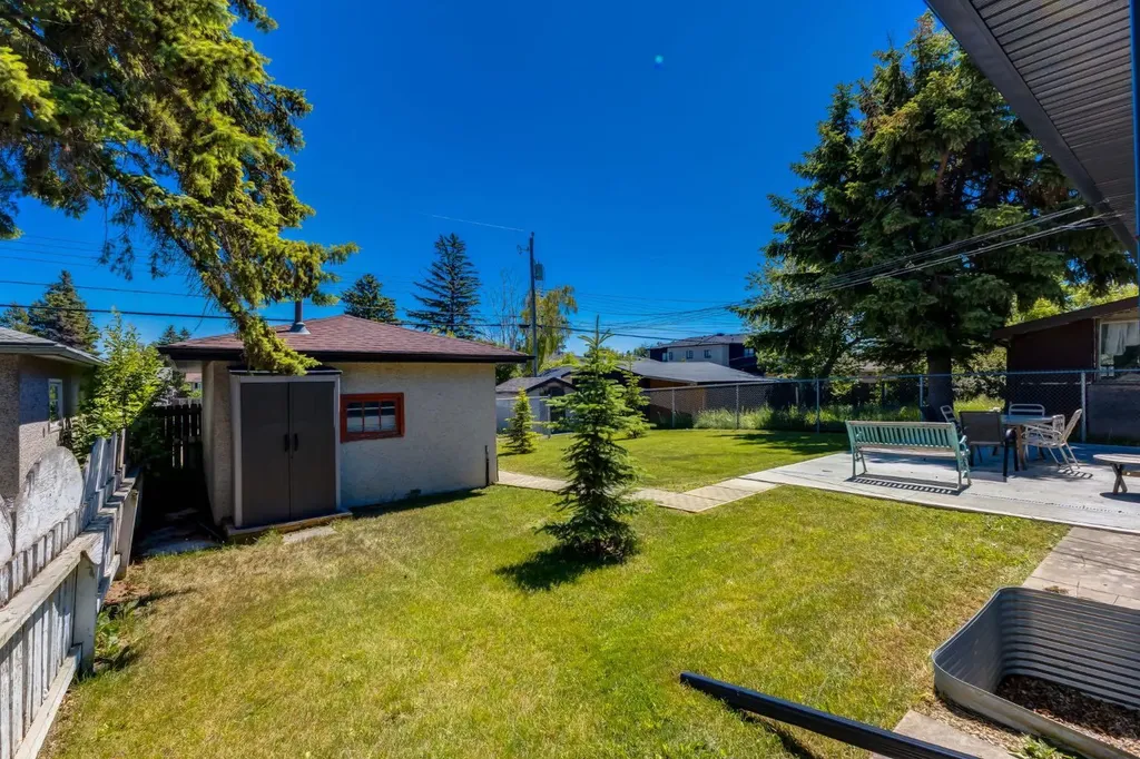 2024 43 Street SE Calgary AB T2B 1H4