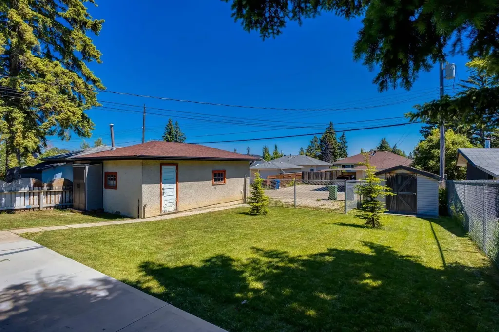 2024 43 Street SE Calgary AB T2B 1H4