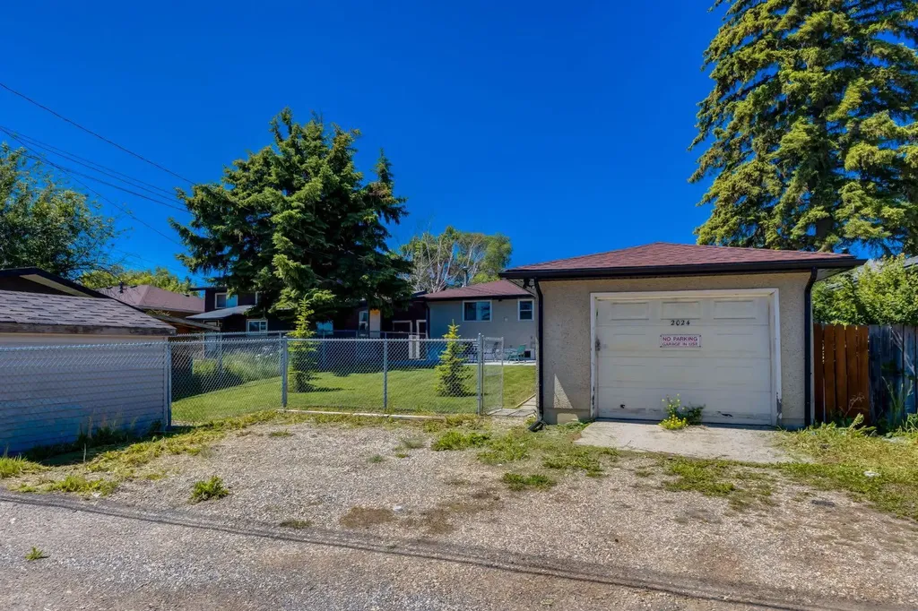 2024 43 Street SE Calgary AB T2B 1H4