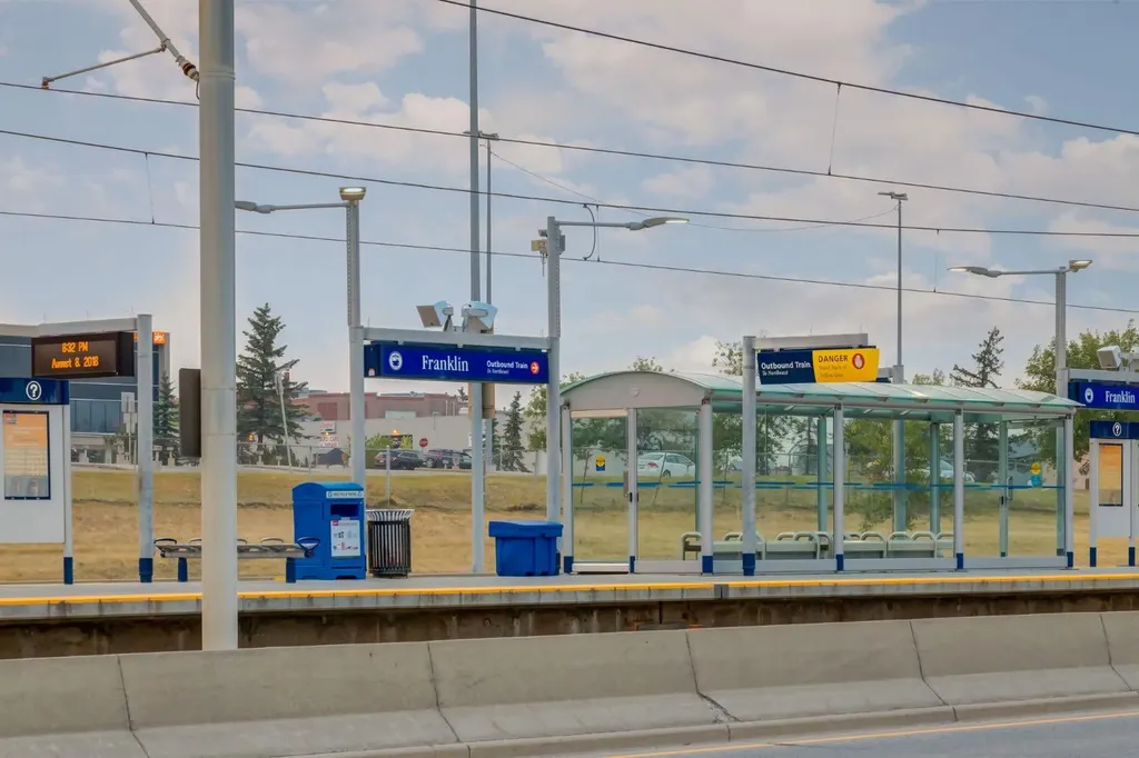 2024 43 Street SE Calgary AB T2B 1H4