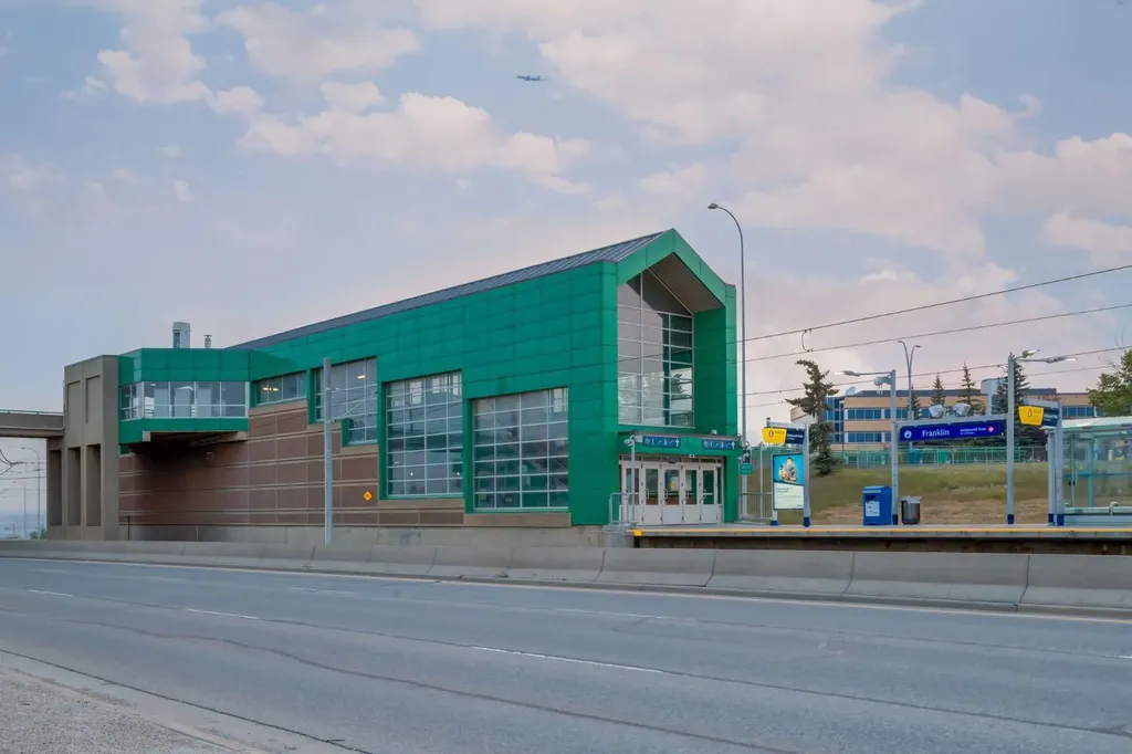2024 43 Street SE Calgary AB T2B 1H4