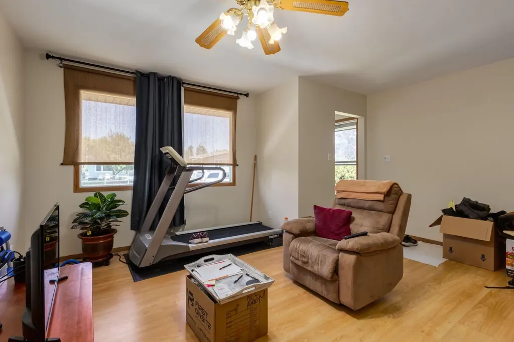 2024 43 Street SE Calgary AB T2B 1H4