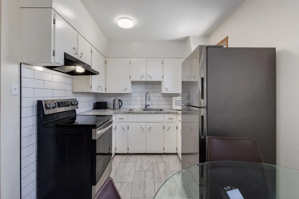 2024 43 Street SE Calgary AB T2B 1H4