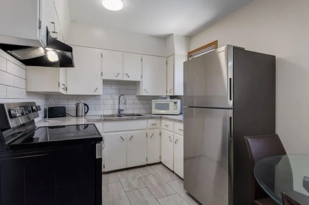 2024 43 Street SE Calgary AB T2B 1H4