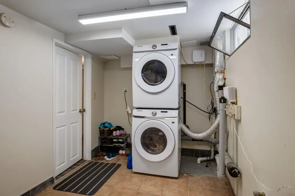 2024 43 Street SE Calgary AB T2B 1H4