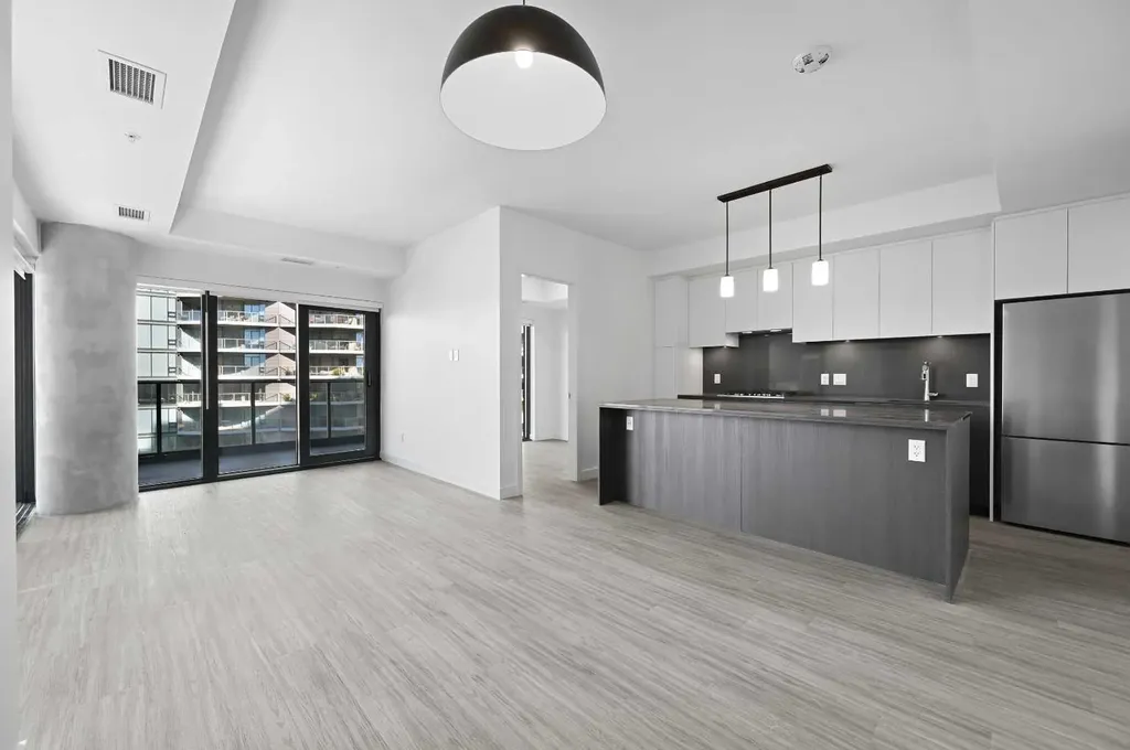 730 2 Avenue SW Calgary AB T2P 1R8