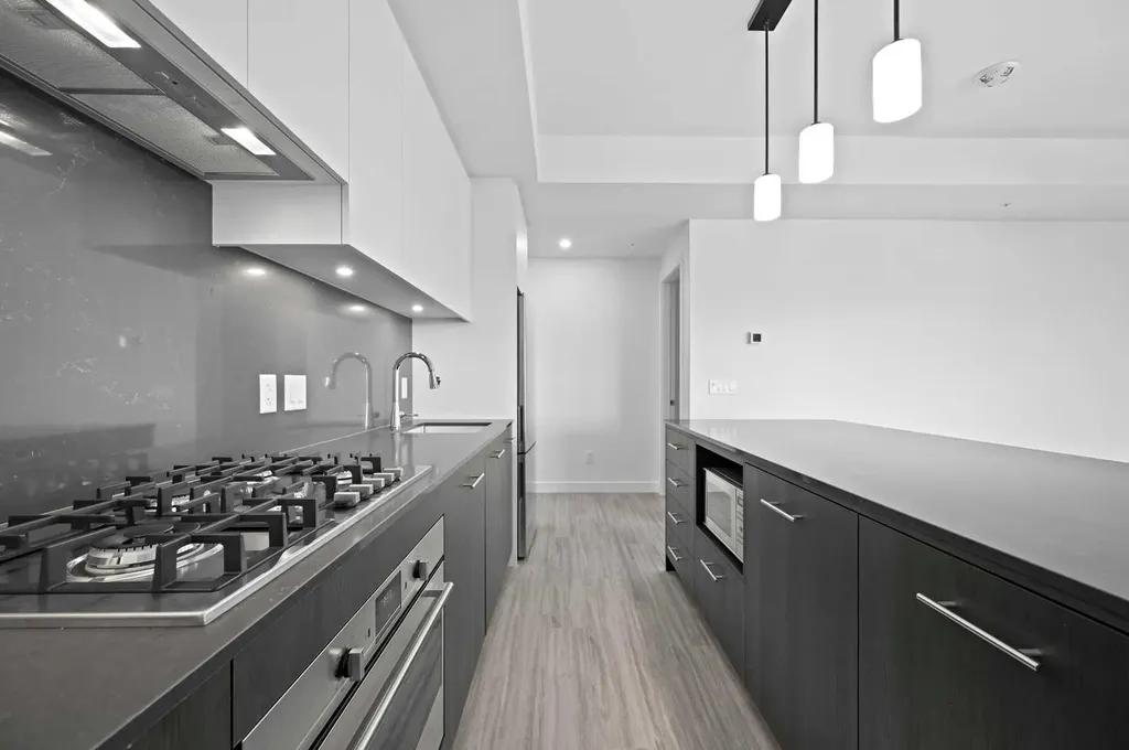 730 2 Avenue SW Calgary AB T2P 1R8