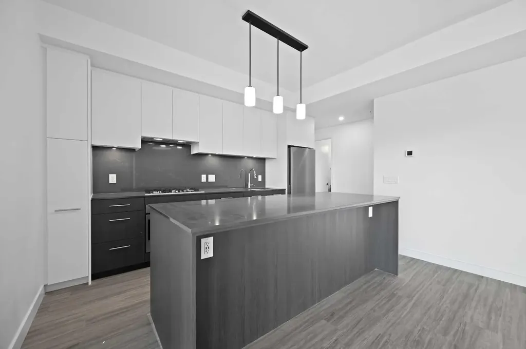 730 2 Avenue SW Calgary AB T2P 1R8