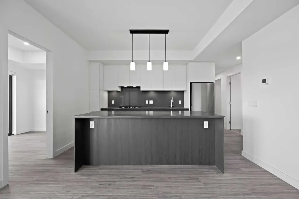 730 2 Avenue SW Calgary AB T2P 1R8