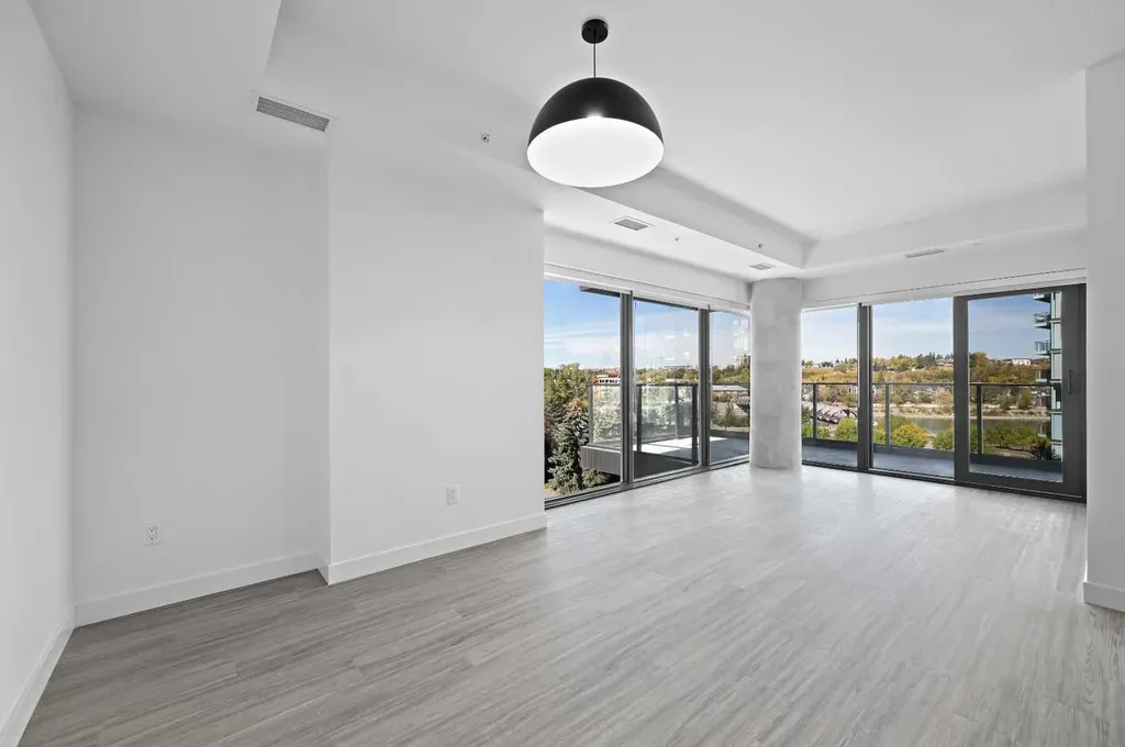 730 2 Avenue SW Calgary AB T2P 1R8