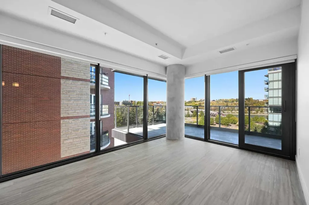 730 2 Avenue SW Calgary AB T2P 1R8