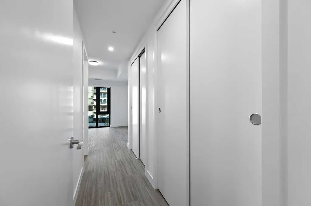 730 2 Avenue SW Calgary AB T2P 1R8