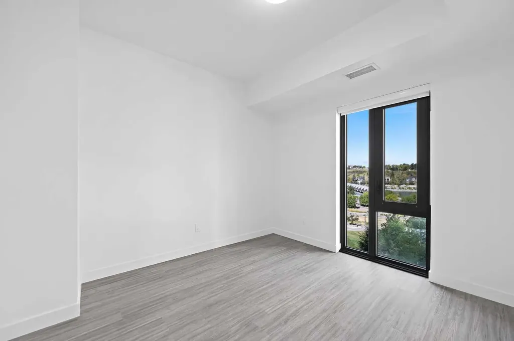 730 2 Avenue SW Calgary AB T2P 1R8