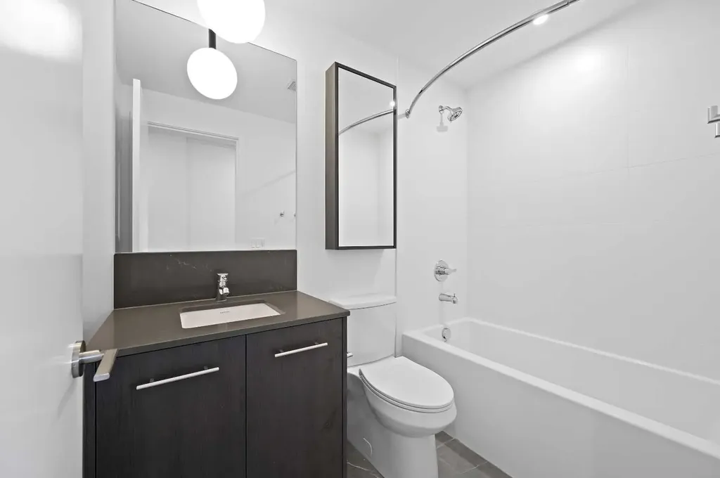 730 2 Avenue SW Calgary AB T2P 1R8