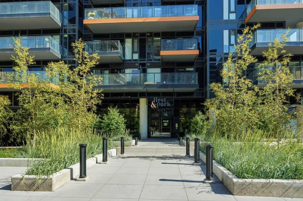 730 2 Avenue SW Calgary AB T2P 1R8