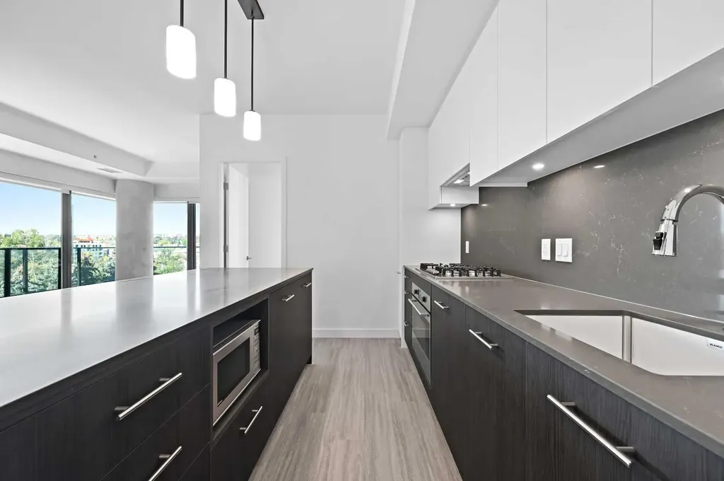730 2 Avenue SW Calgary AB T2P 1R8