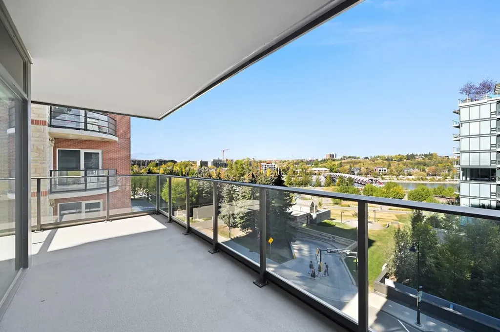 730 2 Avenue SW Calgary AB T2P 1R8