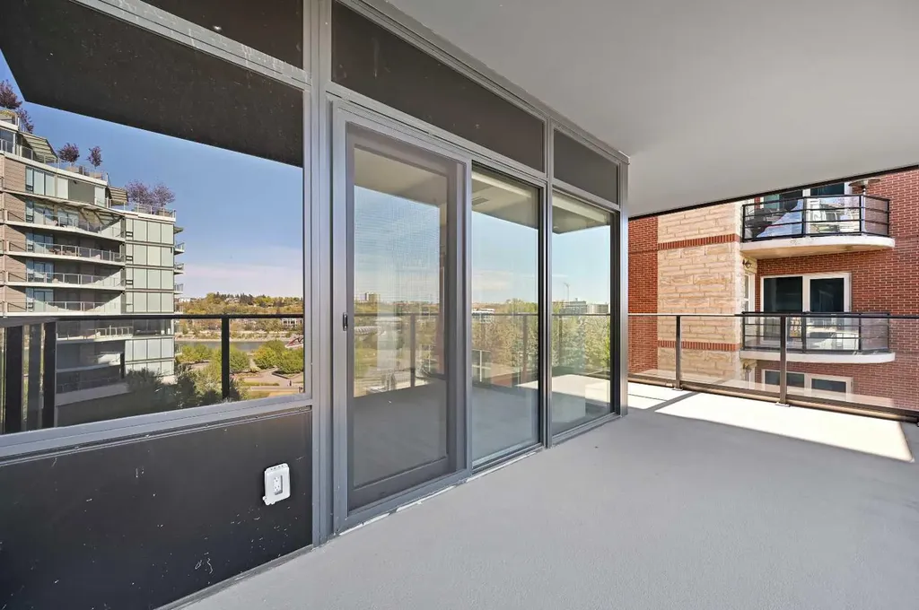730 2 Avenue SW Calgary AB T2P 1R8