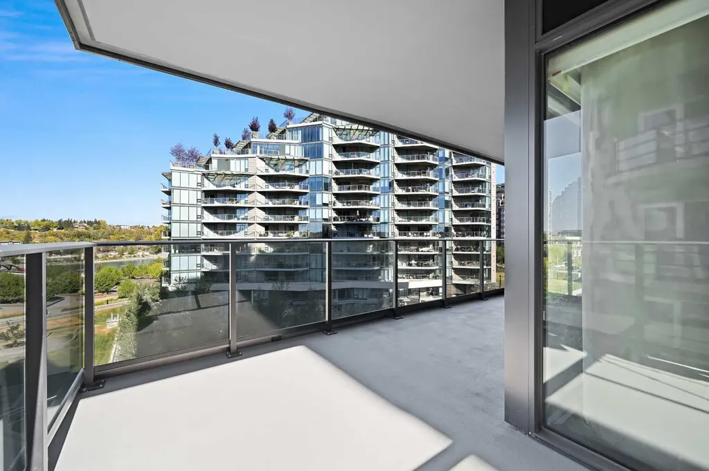 730 2 Avenue SW Calgary AB T2P 1R8