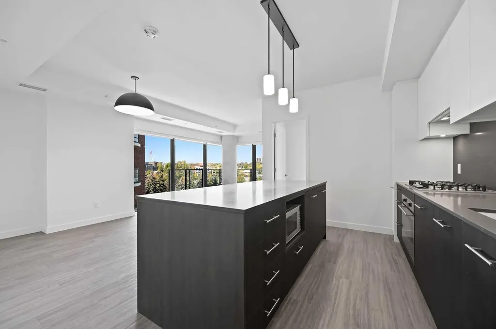 730 2 Avenue SW Calgary AB T2P 1R8