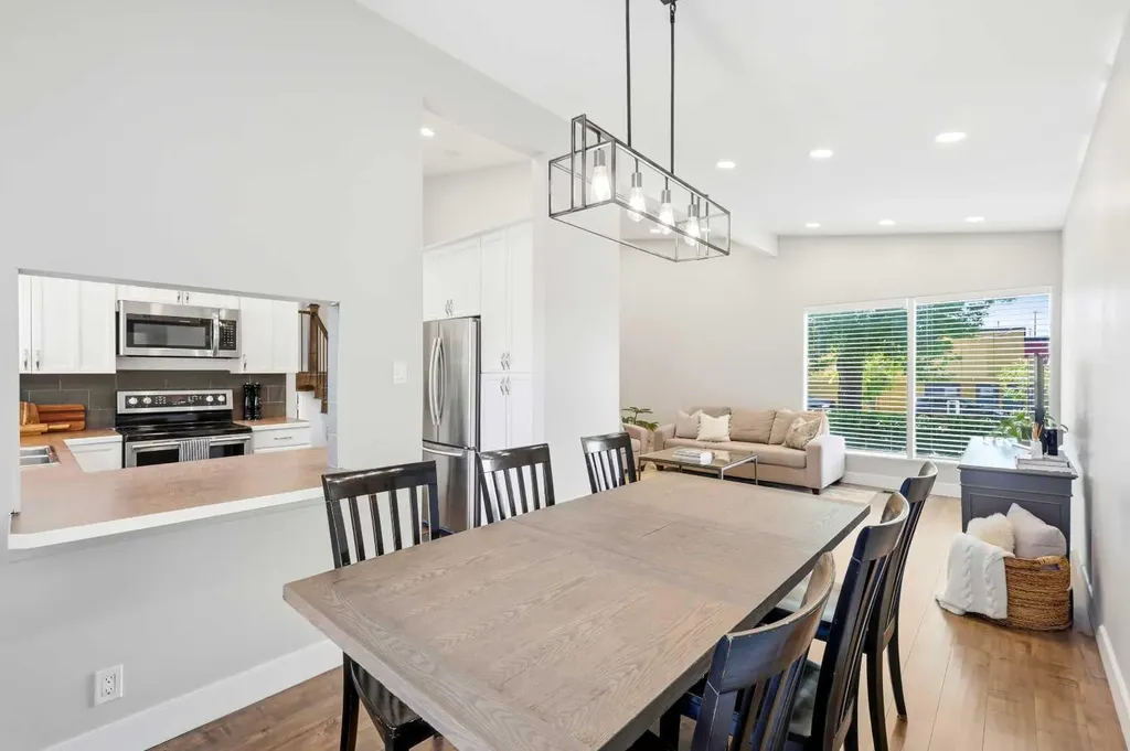 2516 63 Avenue SW Calgary AB T3E5J5