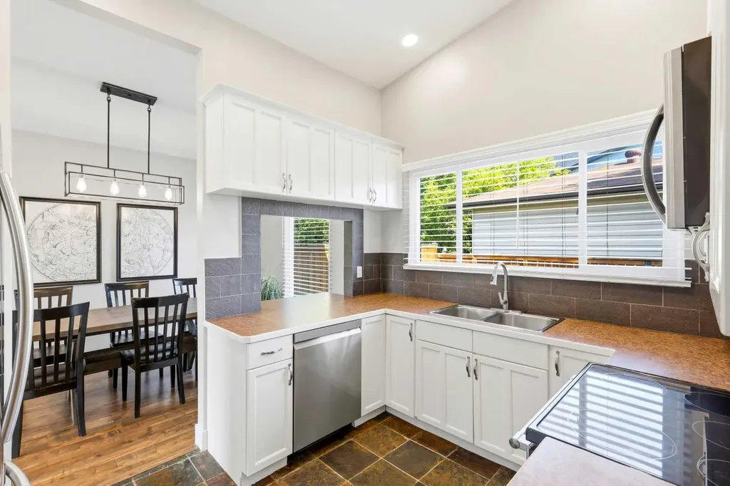 2516 63 Avenue SW Calgary AB T3E5J5