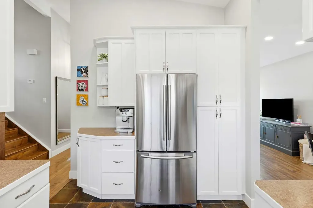 2516 63 Avenue SW Calgary AB T3E5J5