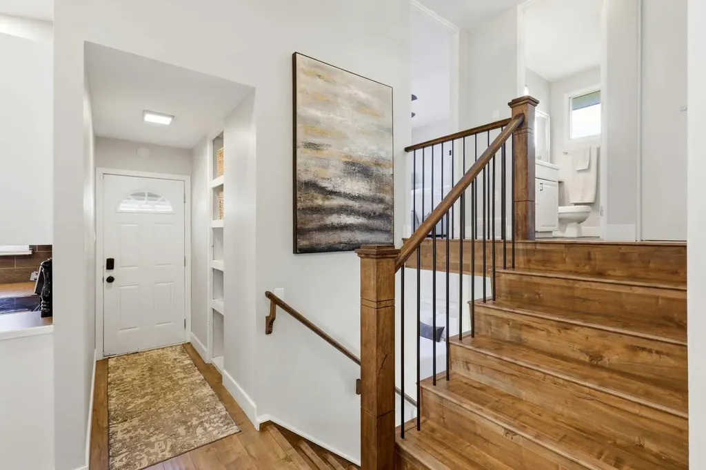 2516 63 Avenue SW Calgary AB T3E5J5