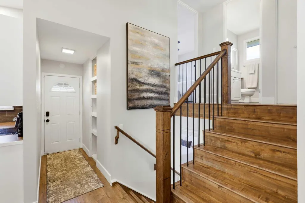 2516 63 Avenue SW Calgary AB T3E5J5