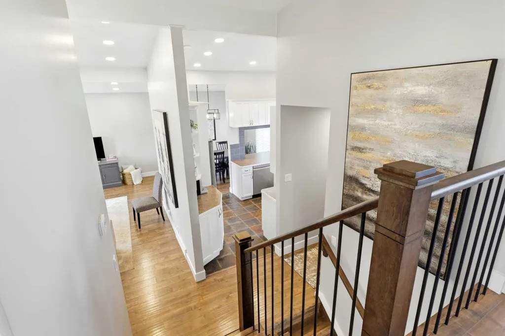 2516 63 Avenue SW Calgary AB T3E5J5