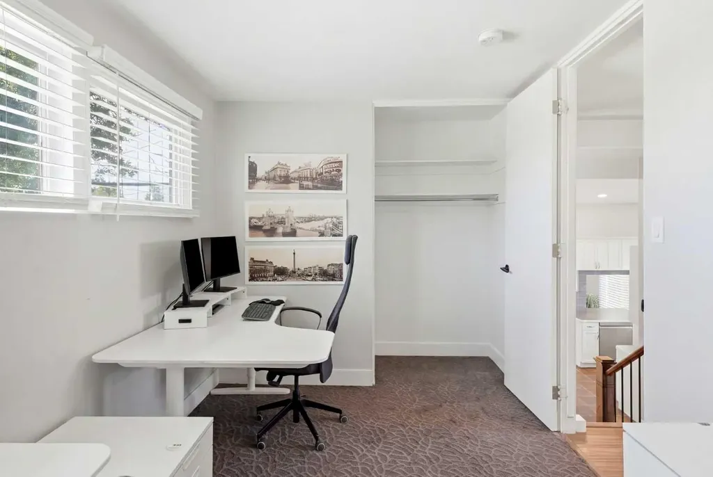 2516 63 Avenue SW Calgary AB T3E5J5