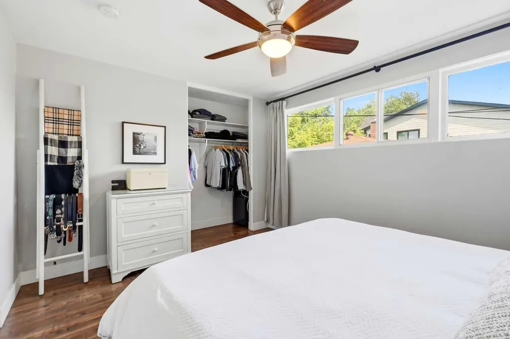 2516 63 Avenue SW Calgary AB T3E5J5
